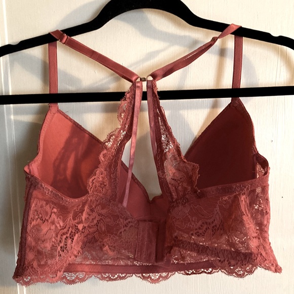 Red, lacy lingerie with cross-back straps. - Picture 2 of 2
